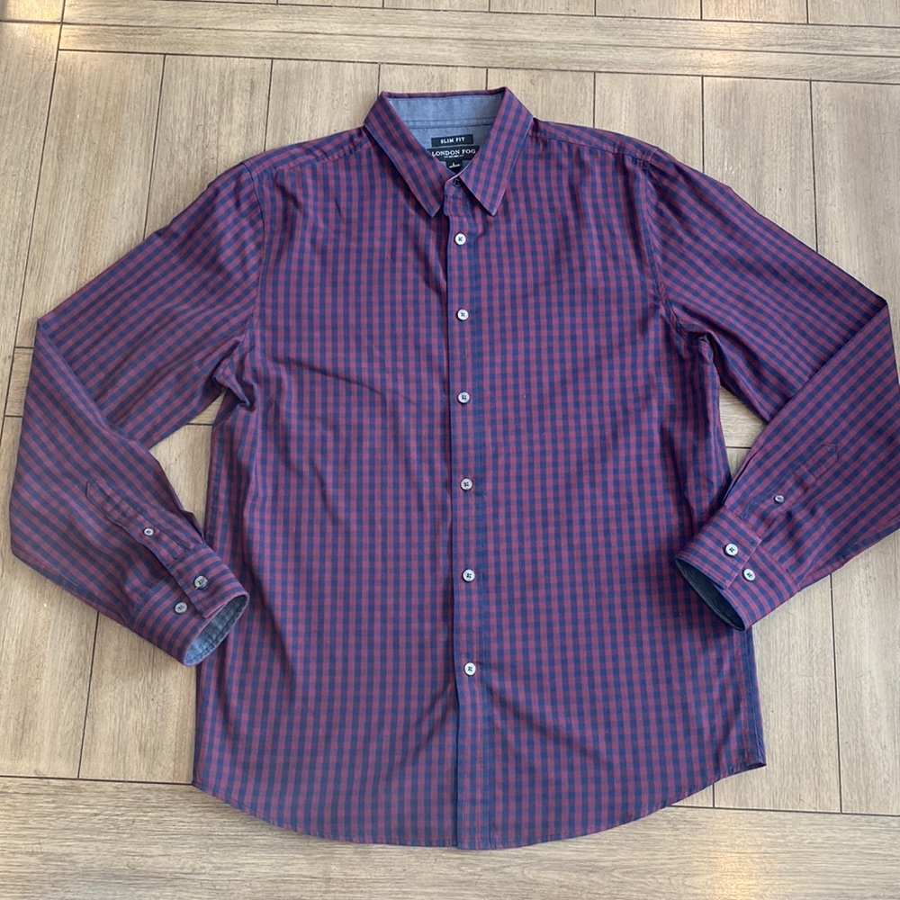 Mens London Fog long sleeve button down. Slim fit size L